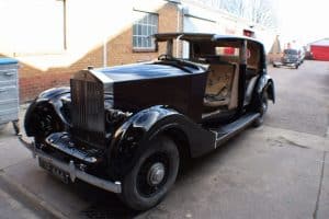 1939_Rolls_Royce_Wraith front view