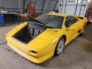 Lamborghini Diablo yellow customisation progress