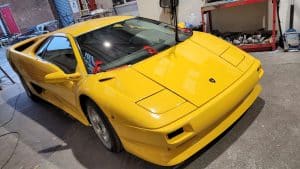 yellow Lamborghini Diablo repainting