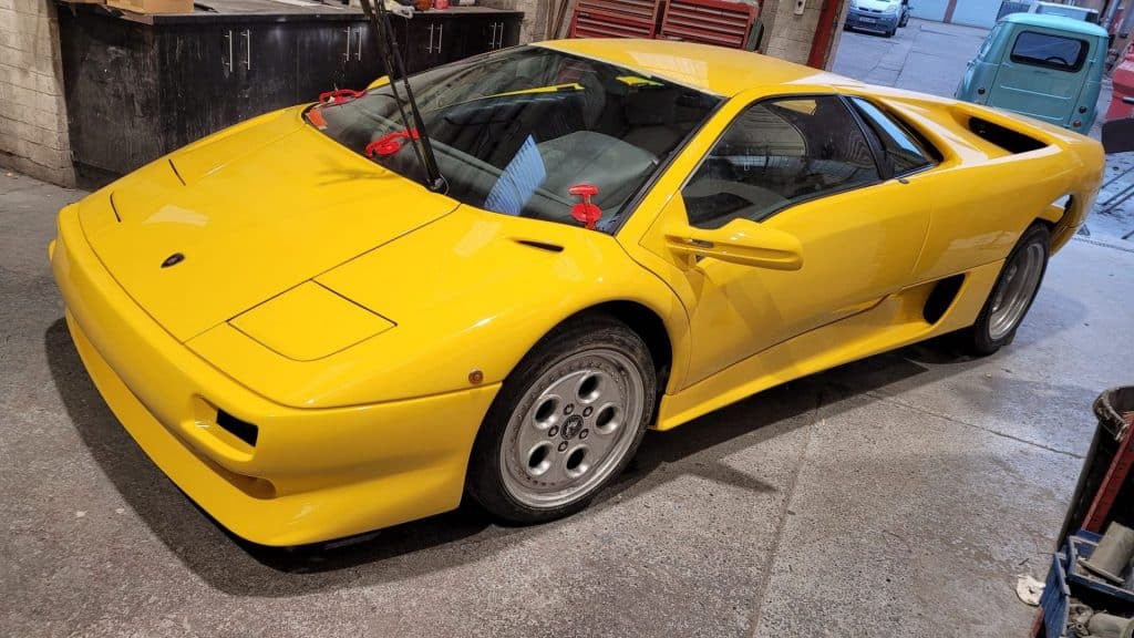 Lamborghini Diablo repainting